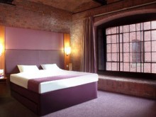 cheap hotels near madame tussauds