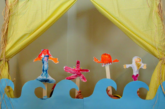 make a homemade puppet theatre